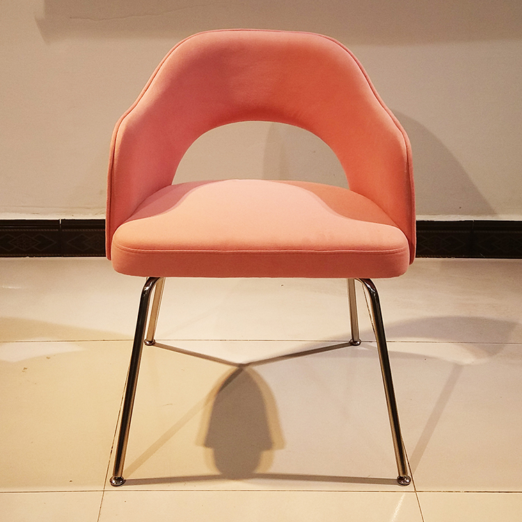 现货美国设计师餐椅 埃罗.沙里宁粗脚不锈钢电镀  粉色绒布休闲椅