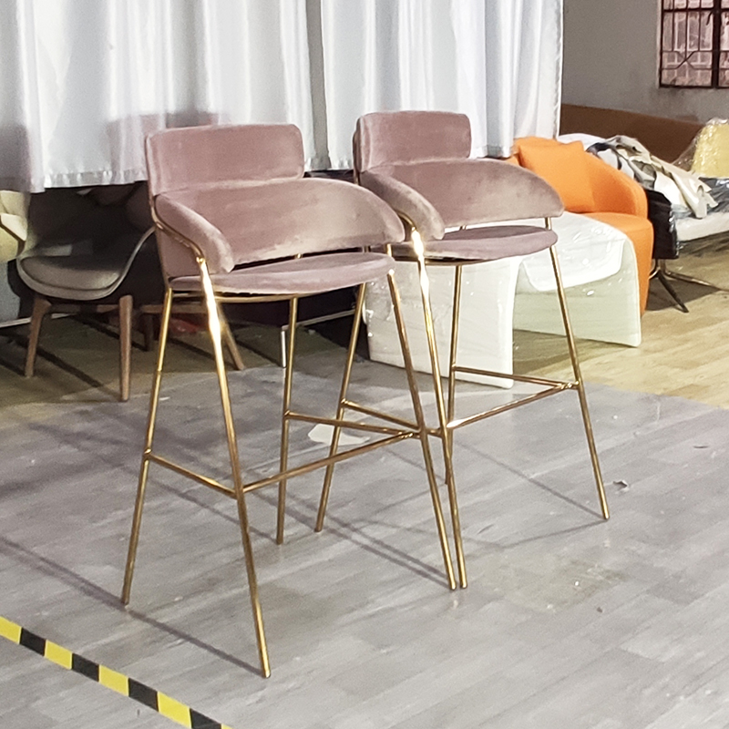 STRIKE Guest chair by Debi意式High  stool 高脚吧椅不锈钢布艺皮艺酒店会所酒店吧椅吧凳