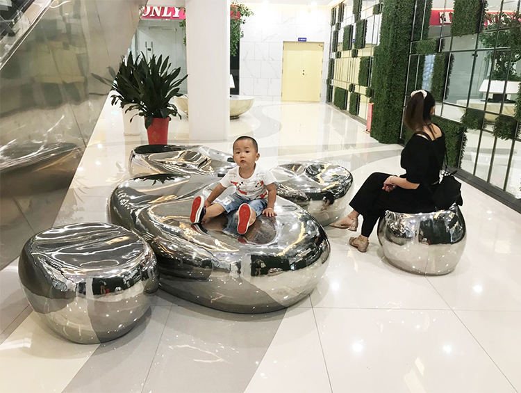 2023年玻璃钢电镀喷镀室内外异形家具饰物饰品镀色高档家具实物