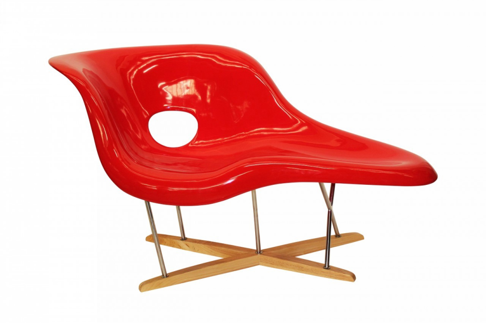 Eames La Chaise.jpg