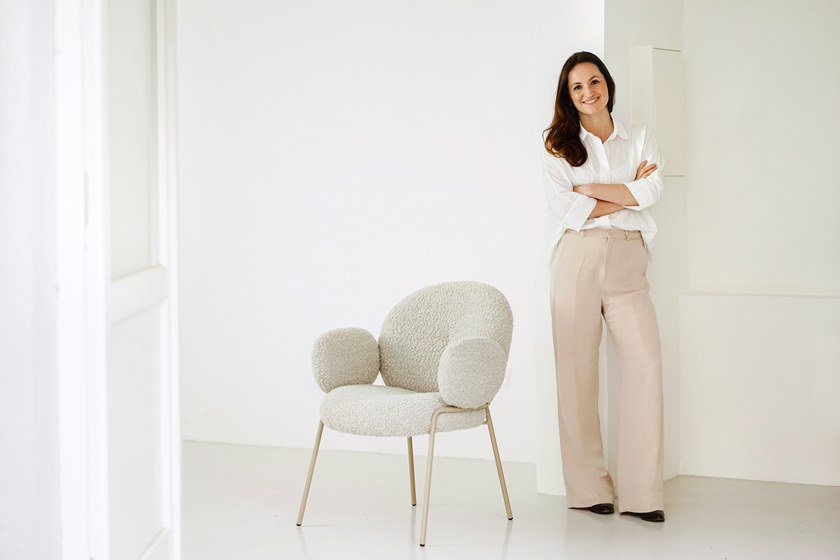 b_NANA-Chair-with-armrests-Freifrau-548680-rel144c7873.jpg